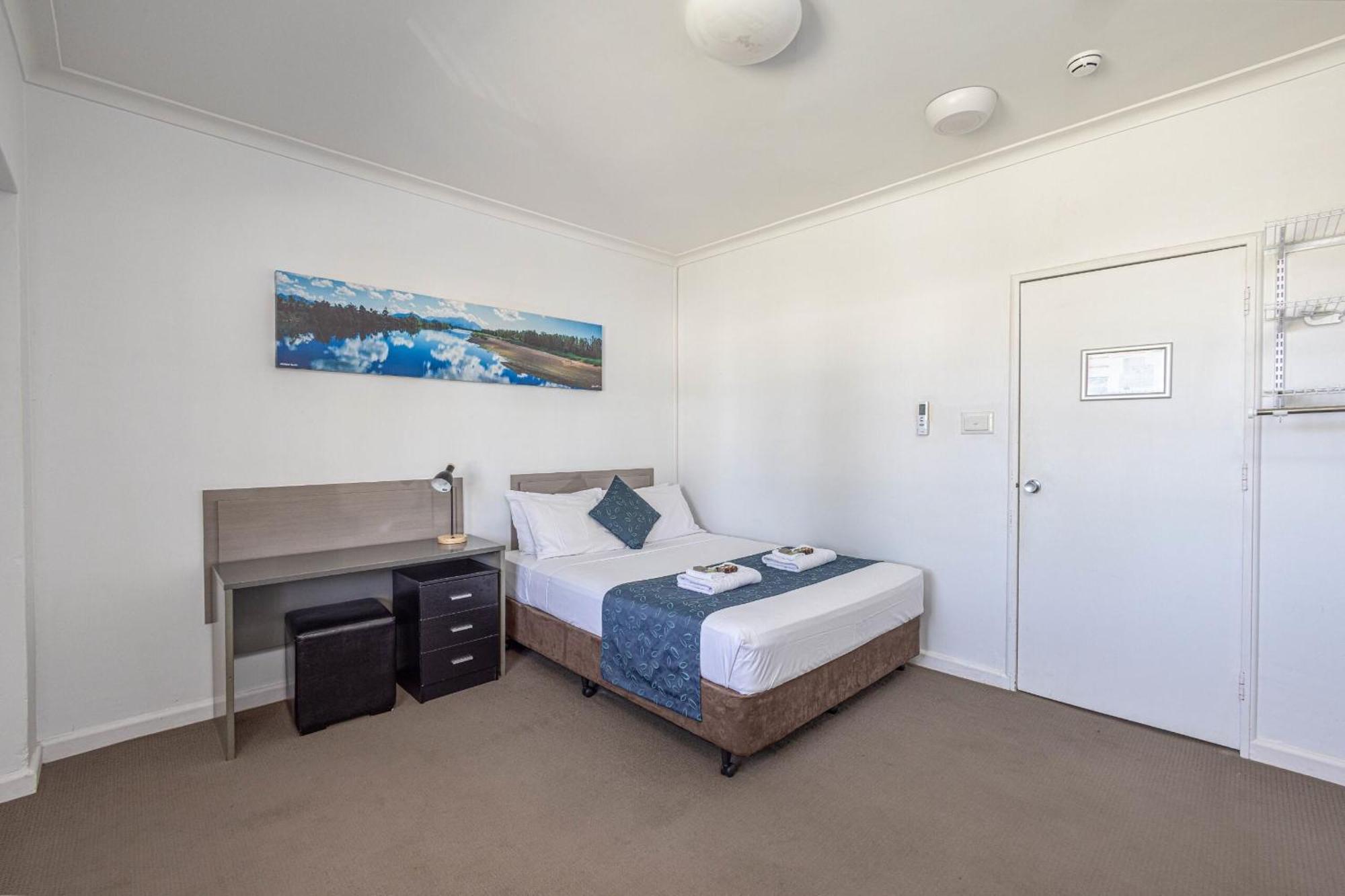 Lees Hotel Ingham Exterior photo